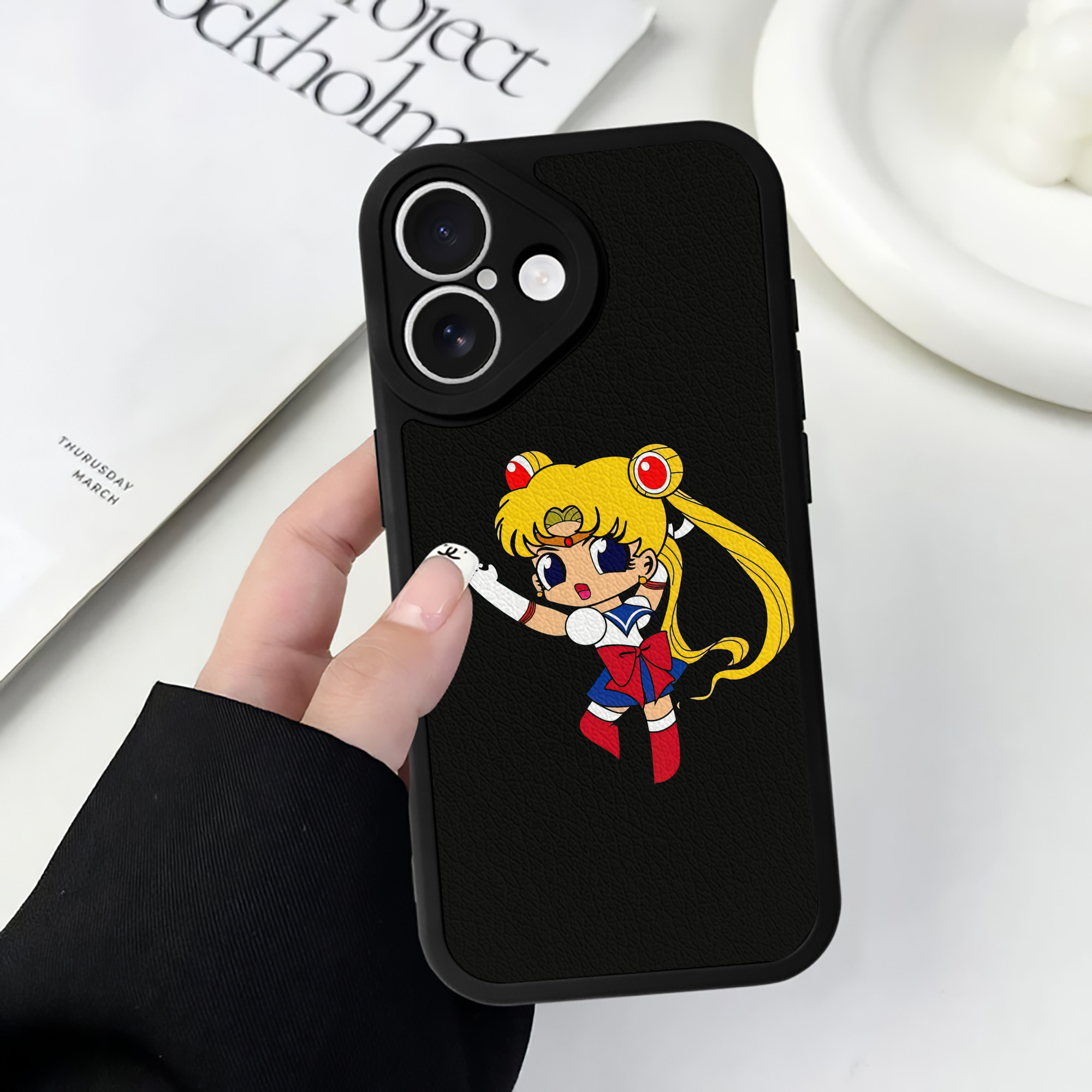 （画像用） 美少女戦士セーラームーン 月野 うさぎ つきの うさぎ Sailor Moon Tsukino Usagi 【iPhone 16シリーズ対応】シリコンスマホケース（レザー調） 材質：シリコン